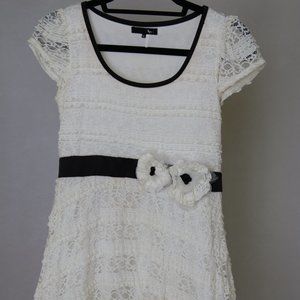 Modcloth Ryu White Lace Dress with two flowers